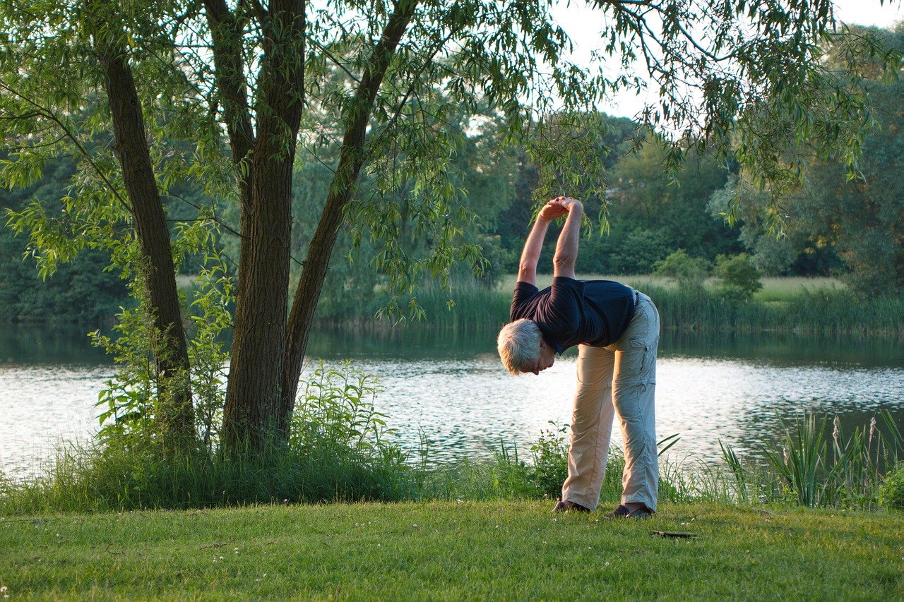 senior beim yoga